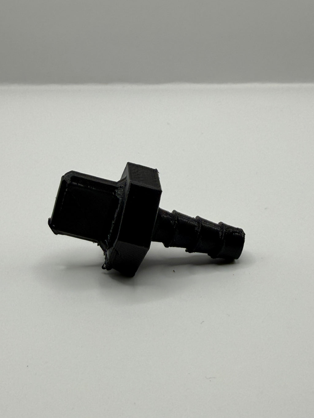 Plug for fuel line